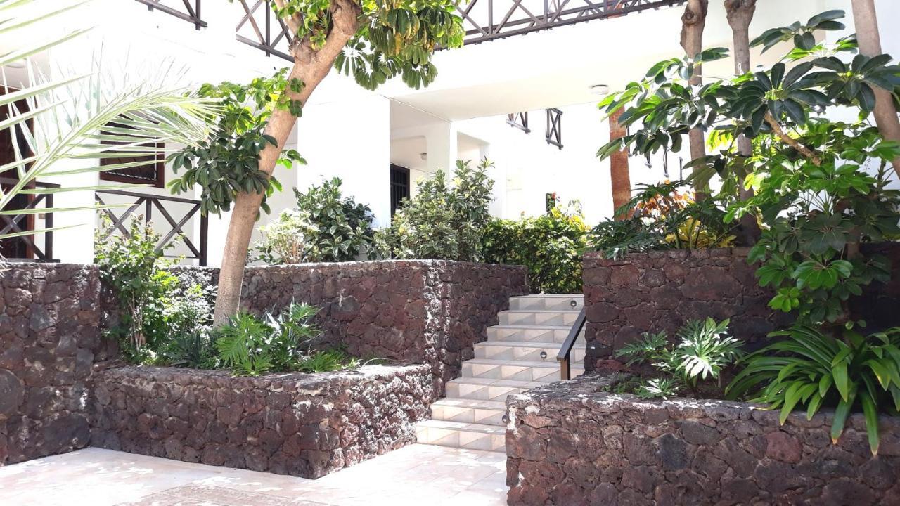 Ferienwohnung Beautiful Duplex With Heated Pool Playa de las Américas Exterior foto